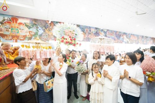 ภาพ No.162829:โครงการกฐินสามัคคีทั่วไทย 30,000 วัด บูชาธรรม 80 ปี หลวงพ่อธัมมชโย โดย คณะศิษยานุศิษย์วัดพระธรรมกาย ณ วัดโบสถ์บน จ.นนทบุรี วันที่ 19 ตุลาคม พ.ศ. 2567