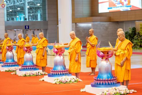 ภาพ No.277581:วันอาทิตย์ต้นเดือนที่ 7 ธันวาคม พ.ศ.2568 พิธีทอดผ้าป่าต้นสมบัติจักรพรรดิ ณ สภาธรรมกายสากล วัดพระธรรมกาย