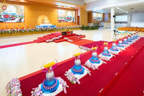 ภาพ No.150004:พิธีตักบาตร , พิธีปฎิบัติธรรม , พิธีถวายภัตตาหารเมนูสวรรค์ ในพรรษาแห่งการเข้าถึงธรรม วันธรรมชัย วันอังคารที่ 27 สิงหาคม พ.ศ.2567 ณ สภาธรรมกายสากล วัดพระธรรมกาย