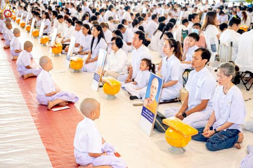 ภาพ No.215051:วันเสาร์ที่ 5 เมษายน พ.ศ. 2568 พิธีเวียนประทักษิณรอบพระมหาธรรมกายเจดีย์  พิธีวันทาเจดีย์ พิธีขอขมาและมอบผ้าไตร ในโครงการบรรพชาสามเณรฟื้นฟูพระพุทธศาสนาทั่วไทย , โครงการหน่อแก้วเปรียญธรรม รุ่นที่ 13 ,  โครงการสามเณรยุวธรรมทายาท รุ่นที่ 33 , โครงการสามเณรมั