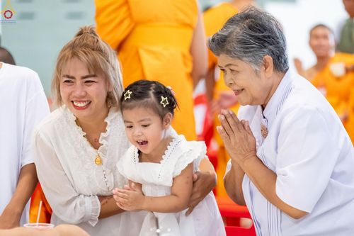 ภาพ No.236161:วันที่ 3 สิงหาคม พ.ศ. 2568 พิธีบูชาข้าวพระ ณ สภาธรรมกายสากล วัดพระธรรมกาย