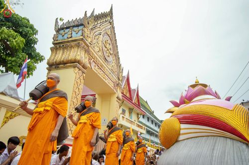 ภาพ No.128297:พิธีอัญเชิญพระบรมสารีริกธาตุ " ใจกลางเมืองนครหาดใหญ่ " เพื่อประดิษฐาน ณ มหารัตนเจดีย์สิริปทุมสวรรค์ (เจดีย์อริยพุทธะ 5 พระองค์) ศูนย์ปฏิบัติธรรมภาคใต้ อ.บางกล่ำ จ.สงขลา  วันที่ 9 มีนาคม พ.ศ.2567 (ชุดที่ 1)
