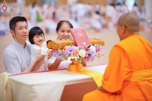 ภาพ No.138901:พิธีถวายกองทุนสนับสนุน การสร้างพระไตรปิฎกฉบับธรรมชัย และอนุรักษ์คัมภีร์ใบลาน น้อมบูชาธรรมหลวงพ่อธัมมชโย 80 ปี ณ ห้องแก้วสารพัดนึก 2 วัดพระธรรมกาย วันเสาร์ที่ 1 มิถุนายน พศ. 2567