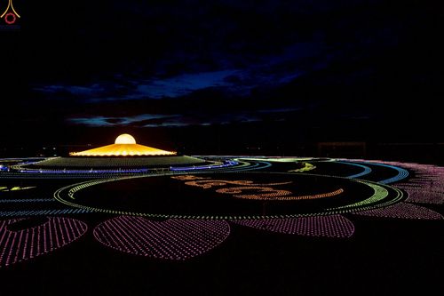 ภาพ No.241078:วันพุธที่ 27 สิงหาคม พ.ศ. 2568 พิธีจุดประทีป ในวันธรรมชัย ณ วัดพระธรรมกาย