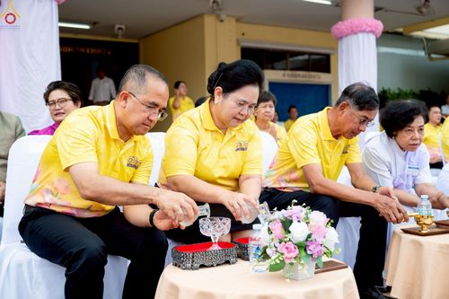 ภาพ No.241986:วันอาทิตย์ที่ 31 สิงหาคม พ.ศ. 2568 พิธีทำบุญแด่คณะสงฆ์ 122 รูป ฉลอง 121 ปี อำเภอคลองหลวง จ.ปทุมธานี เพื่อนำส่งช่วยเหลือคณะสงฆ์ 323 วัด 4 จังหวัดชายแดนภาคใต้ และช่วยเหลือประชาชนจากเหตุปะทะ แนวชายแดนไทย-กัมพูชา ณ บริเวณหน้าที่ว่าการอำเภอคลองหลวง 