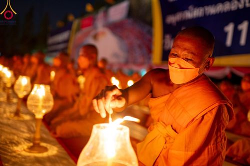 ภาพ No.109674:พิธีจุดประทีปถวายเป็นพุทธบูชา และบูชาธรรมมหาปูชนียาจารย์ วันที่ 10 มกราคม พ.ศ. 2567 ณ อนุสรณ์สถานคลองบางนางแท่น อ.สามพราน จ.นครปฐม