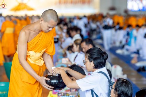 ภาพ No.240498:วันพุธที่ 27 สิงหาคม พ.ศ. 2568 พิธีตักบาตร ในวันธรรมชัย ณ วัดพระธรรมกาย จ.ปทุมธานี