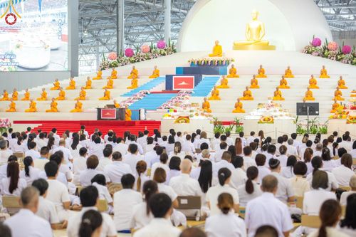 ภาพ No.159259:พิธีบูชาข้าวพระ ในวันอาทิตย์ต้นเดือน วันที่ 6 ตุลาคม พ.ศ. 2567 ณ สภาธรรมกายสากล วัดพระธรรมกาย