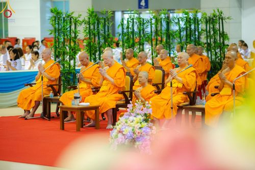 ภาพ No.146882:การต้อนรับพระสังฆาธิการ 2,000 กว่าวัดทั่วประเทศ และพิธีบูชาข้าวพระ เนื่องในวันสมาธิโลก วันอาทิตย์ที่ 4 สิงหาคม พ.ศ. 2567 ณ สภาธรรมกายสากล วัดพระธรรมกาย