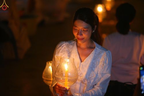 ภาพ No.160682:พิธีจุดประทีป 20,000 ดวง บูชาพระมหาธรรมกายเจดีย์ และบูชาพระมงคลเทพมุนี (สด จนฺทสโร) พระผู้ปราบมาร ณ ลานธรรม พระมหาธรรมกายเจดีย์ วัดพระธรรมกาย จ.ปทุมธานี วันที่ 10 ตุลาคม พ.ศ. 2567