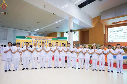 ภาพ No.146190:วันมหารำลึก ครั้งที่ 34 พิธีร่วมรำลึกถึงนักสร้างบารมีที่ล่วงลับไปแล้ว , พิธีสวดพระพุทธมนต์ ณ ห้องแก้วสารพัดนึก 1 วัดพระธรรมกาย วันเสาร์ที่ 27 กรกฎาคม พ.ศ. 2567