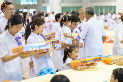 ภาพ No.167802:พิธีทอดกฐิน และ พิธีกรานกฐิน ในวันอาทิตย์ที่ 3 พฤศจิกายน พ.ศ. 2567 ณ วัดพระธรรมกาย จ.ปทุมธานี