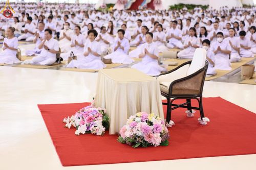 ภาพ No.151263:พิธีบูชาข้าวพระ ในวันอาทิตย์ต้นเดือน วันที่ 1 กันยายน พ.ศ. 2567 ณ สภาธรรมกายสากล วัดพระธรรมกาย