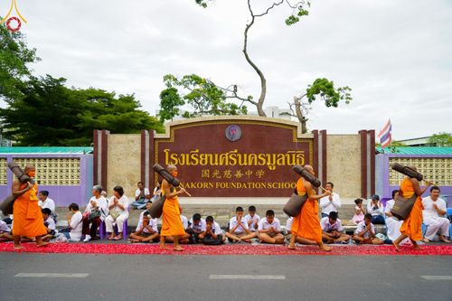 ภาพ No.128585:พิธีอัญเชิญพระบรมสารีริกธาตุ " ใจกลางเมืองนครหาดใหญ่ " เพื่อประดิษฐาน ณ มหารัตนเจดีย์สิริปทุมสวรรค์ (เจดีย์อริยพุทธะ 5 พระองค์) ศูนย์ปฏิบัติธรรมภาคใต้ อ.บางกล่ำ จ.สงขลา  วันที่ 9 มีนาคม พ.ศ. 2567 (ชุดที่ 2)
