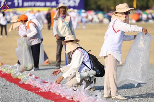 ภาพ No.108753:V.6 บุญเข้า การเตรียมงาน เก็บงาน การรับบุญของเจ้าหน้าที่หน่วยงานต่างๆ เพื่อโครงการธรรมยาตรา กตัญญูบูชามหาปูชนียาจารย์ พระมงคลเทพมุนี (สด จนฺทสโร) พระผู้ปราบมาร อนุสรณ์สถาน 7 แห่ง ปีที่ 12 ระหว่างวันที่ 2 - 31 มกราคม พ.ศ.2567