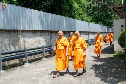 ภาพ No.157768:พิธีถวายภัตตาหารเมนูสวรรค์ ในพรรษาแห่งการเข้าถึงธรรม วันเสาร์ที่ 28 กันยายน พ.ศ. 2567 ณ หอฉันคุณยายอาจารย์ฯ วัดพระธรรมกาย