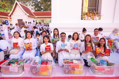 ภาพ No.197739:พิธีตักบาตรพระธรรมยาตรา ณ อนุสรณ์สถานลำดับที่ 4 สถานที่เกิดด้วยกายธรรม วัดโบสถ์(บน) ต.บางคูเวียง จ.นนทบุรี ในโครงการธรรมยาตรา กตัญญูบูชา มหาปูชนียาจารย์ พระมงคลเทพมุนี(สด จนฺทสโร) พระผู้ปราบมาร อนุสรณ์สถาน 7 แห่ง ปีที่ 13 วันที่ 19 มกราคม พ.ศ. 2568