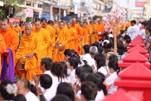 ตักบาตรหัวหิน