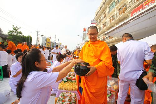 ภาพ No.2431:ตักบาตรหัวหิน