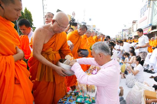 ภาพ No.2433:ตักบาตรหัวหิน