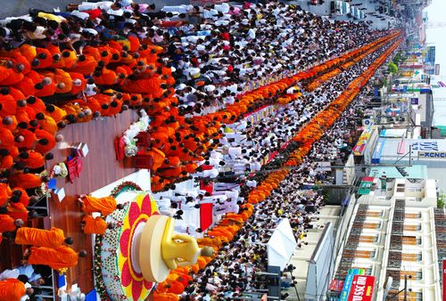 ภาพ No.2438:ตักบาตรหัวหิน