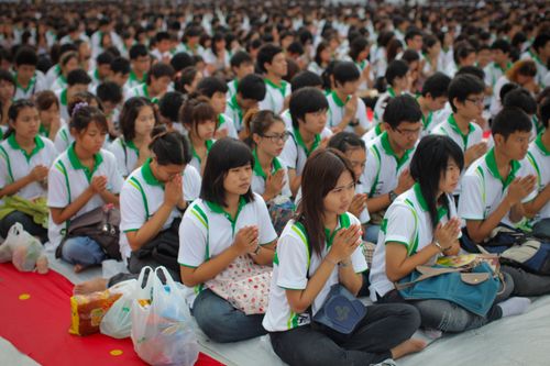 ภาพ No.2535:ตักบาตร Freshy ม.เกษตรฯ พระ 1,172 รูป