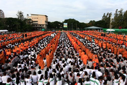 ภาพ No.2537:ตักบาตร Freshy ม.เกษตรฯ พระ 1,172 รูป