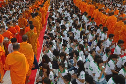 ภาพ No.2544:ตักบาตร Freshy ม.เกษตรฯ พระ 1,172 รูป