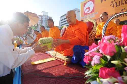 ภาพ No.2915:ตักบาตรพระ 1,260 รูป พระจอมเกล้าธนบุรี 