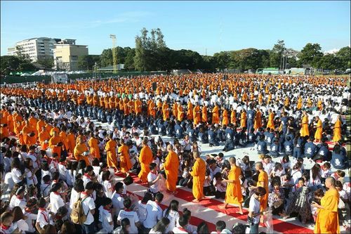 ภาพ No.8842:ประมวลภาพตักบาตรพระมหาวิทยาลัยเกษตรศาสตร์ พระ 1,173 รูป