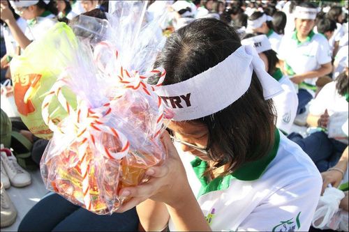 ภาพ No.8843:ประมวลภาพตักบาตรพระมหาวิทยาลัยเกษตรศาสตร์ พระ 1,173 รูป