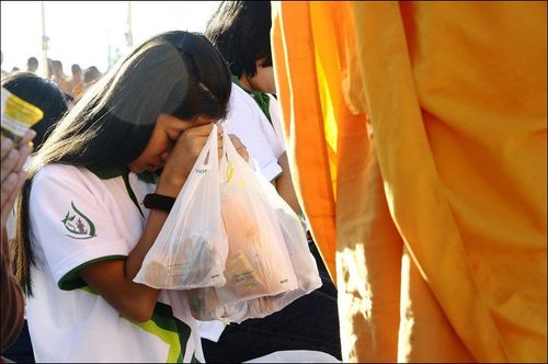 ภาพ No.8844:ประมวลภาพตักบาตรพระมหาวิทยาลัยเกษตรศาสตร์ พระ 1,173 รูป