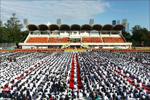 ภาพ No.8853:ประมวลภาพตักบาตรพระมหาวิทยาลัยเกษตรศาสตร์ พระ 1,173 รูป