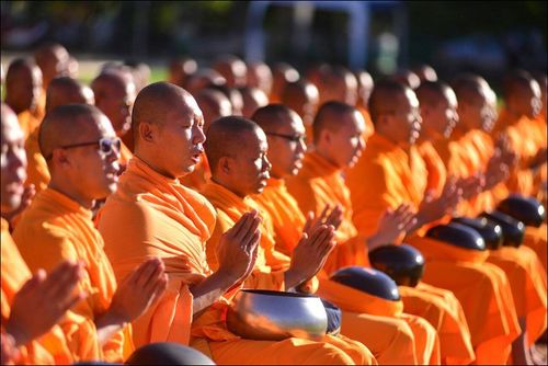 ภาพ No.8850:ประมวลภาพตักบาตรพระมหาวิทยาลัยเกษตรศาสตร์ พระ 1,173 รูป