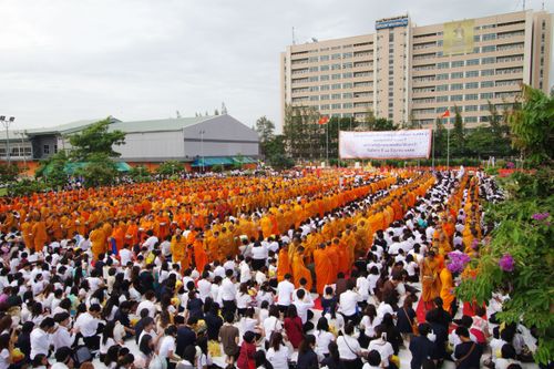 ภาพ No.2528:ตักบาตรลาดกระบัง