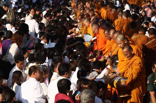 ภาพ No.5407: ตักบาตรเลย พระ 1,111 รูป