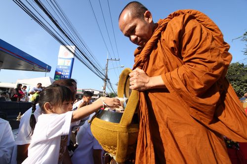 ภาพ No.5400: ตักบาตรเลย พระ 1,111 รูป