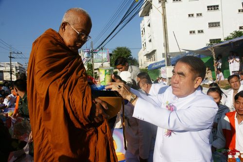 ภาพ No.5409: ตักบาตรเลย พระ 1,111 รูป