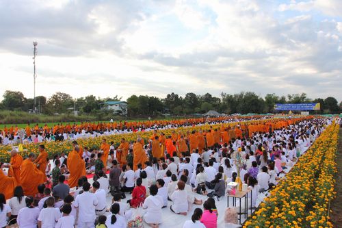 ภาพ No.5427:ตักบาตรลพบุรี พระ 555 รูป