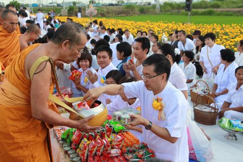 ภาพ No.5428:ตักบาตรลพบุรี พระ 555 รูป