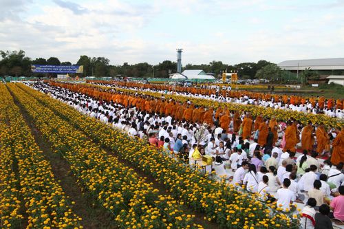 ภาพ No.5429:ตักบาตรลพบุรี พระ 555 รูป