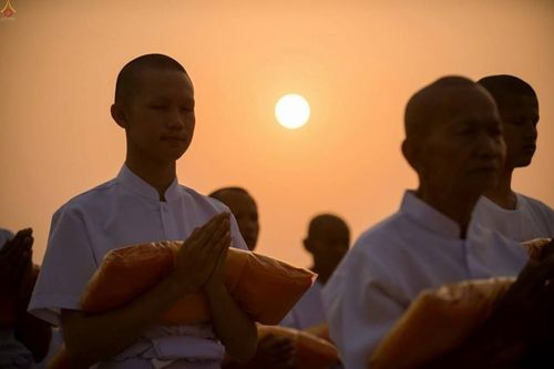 ภาพ No.16111:ประมวลภาพพิธีบรรพชาสามเณร 1 แสนรูป ภาคฤดูร้อน ประจำปี พ.ศ.2558
