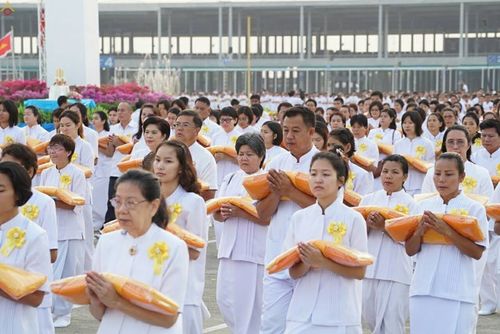 ภาพ No.16118:ประมวลภาพพิธีบรรพชาสามเณร 1 แสนรูป ภาคฤดูร้อน ประจำปี พ.ศ.2558