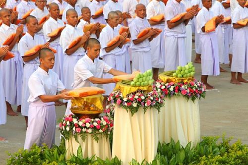 ภาพ No.16138:ประมวลภาพพิธีบรรพชาสามเณร 1 แสนรูป ภาคฤดูร้อน ประจำปี พ.ศ.2558