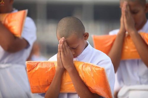 ภาพ No.16141:ประมวลภาพพิธีบรรพชาสามเณร 1 แสนรูป ภาคฤดูร้อน ประจำปี พ.ศ.2558