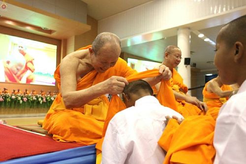 ภาพ No.16157:ประมวลภาพพิธีบรรพชาสามเณร 1 แสนรูป ภาคฤดูร้อน ประจำปี พ.ศ.2558