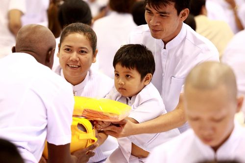 ภาพ No.2666:โครงการบรรพชาอุปสมบทหมู่ รุ่นเข้าพรรษา ปี 2555