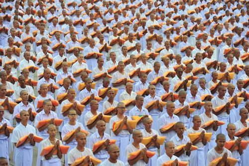 ภาพ No.2707:โครงการบรรพชาอุปสมบทหมู่ รุ่นเข้าพรรษา ปี 2555