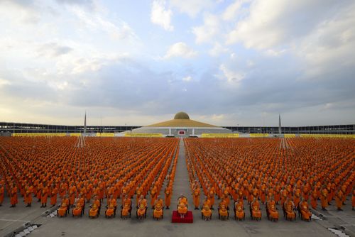 ภาพ No.2706:โครงการบรรพชาอุปสมบทหมู่ รุ่นเข้าพรรษา ปี 2555