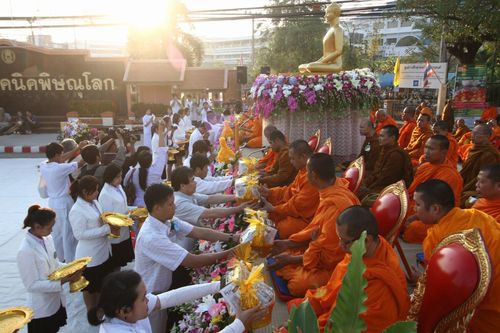 ภาพ No.5381:ตักบาตรพิษณุโลก พระ 2,600 รูป